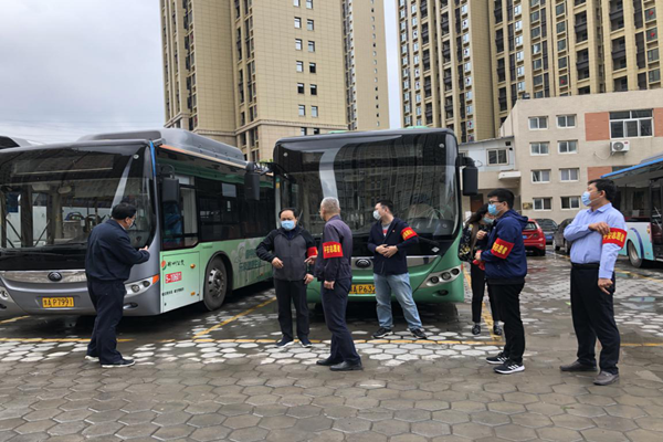 中共鄭州赫喆文化傳播有限公司黨支部開展“疫情防控常態(tài)化，為公共交通助力”志愿服務(wù)實(shí)踐活動