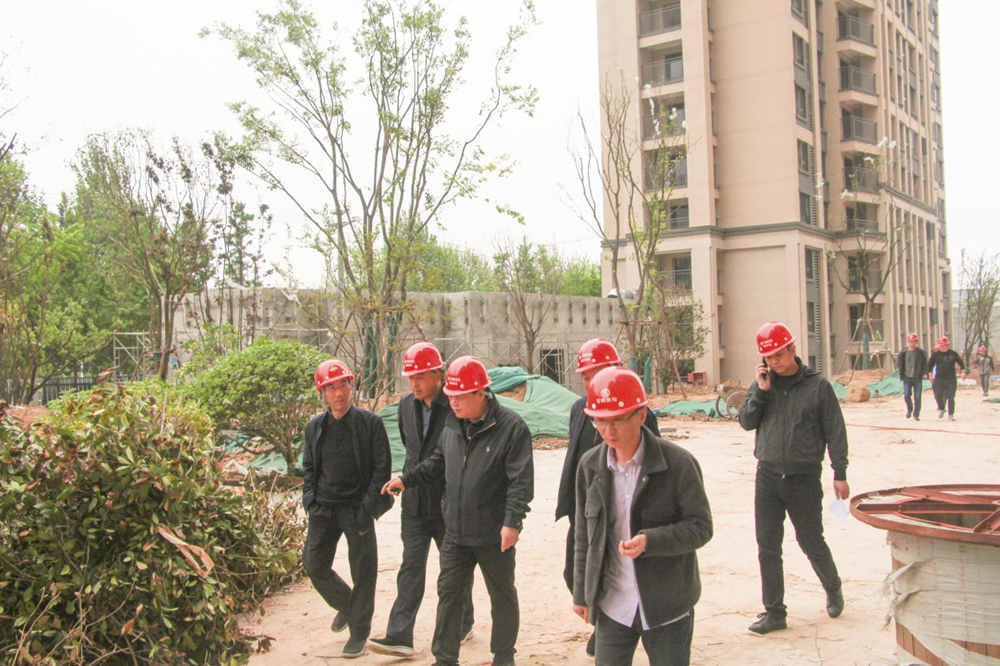 鄭州市國資委黨委書記、主任李秀山一行到美好天境苑項目調研指導安全生產工作