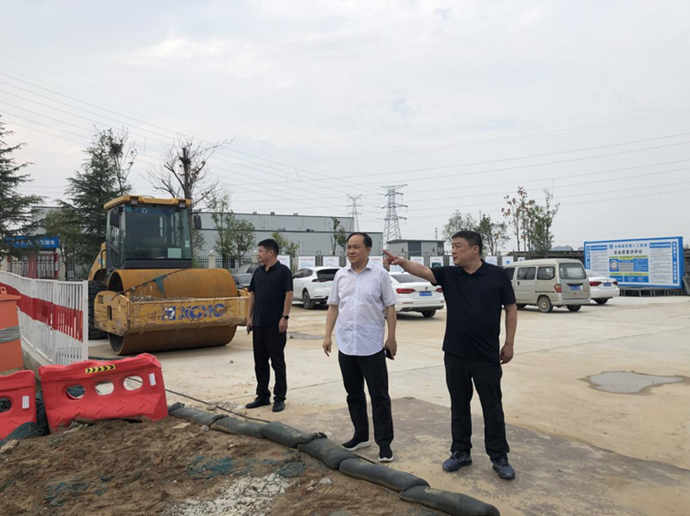鄭州市建設投資集團有限公司黨委委員、副總經理張巖到侯寨新鎮區安置區調研項目建設工作